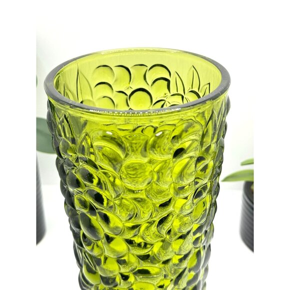 Vintage MCM Avocado Green Grape Design Glass Vase Approx. Size 7.5" Tall - Picture 5 of 7